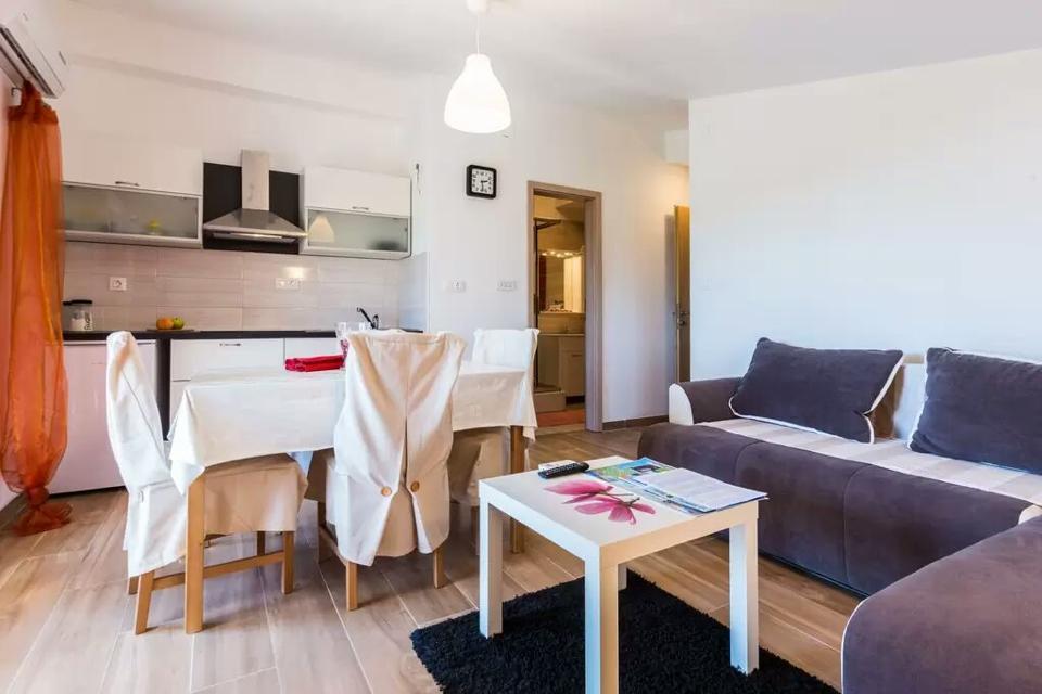 Apartments Marinka Biograd Na Moru Bagian luar foto